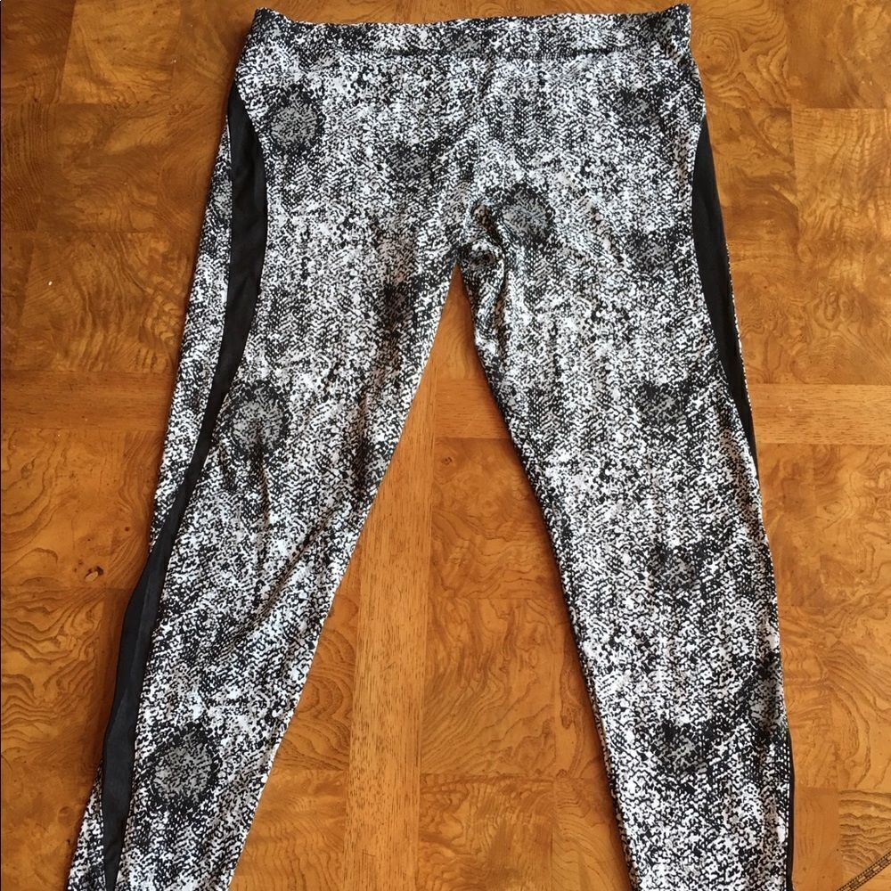 ONYX SPANDEX Leggings! New condition.